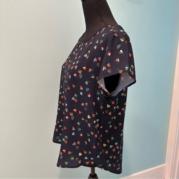 🌷3 for $15 Navy tie back popover blouse with a modern leaf print size L - Picture 2 of 8